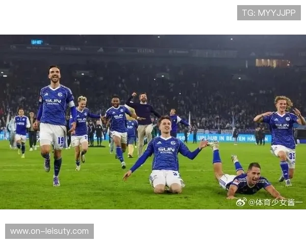 切尔西4-3险胜狼队，吉滕斯1球2助攻