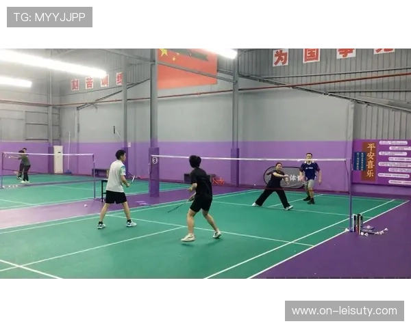 家庭羽毛球赛受欢迎，亲子双打促进代际交流
