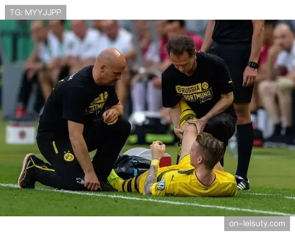 多特蒙德官方确认，罗伊斯因小腿不适缺席对阵斯图加特关键战