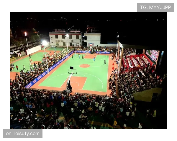 凤凰城水星社区活动，为当地学校翻新篮球场